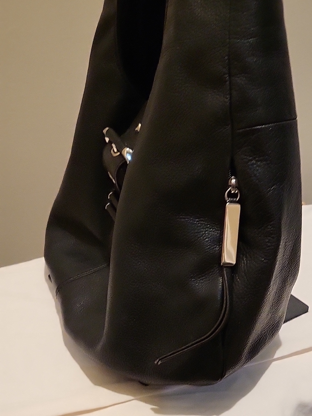 B Makowsky Classic Black Leather Hobo Shoulder Bag - Picture 3 of 7